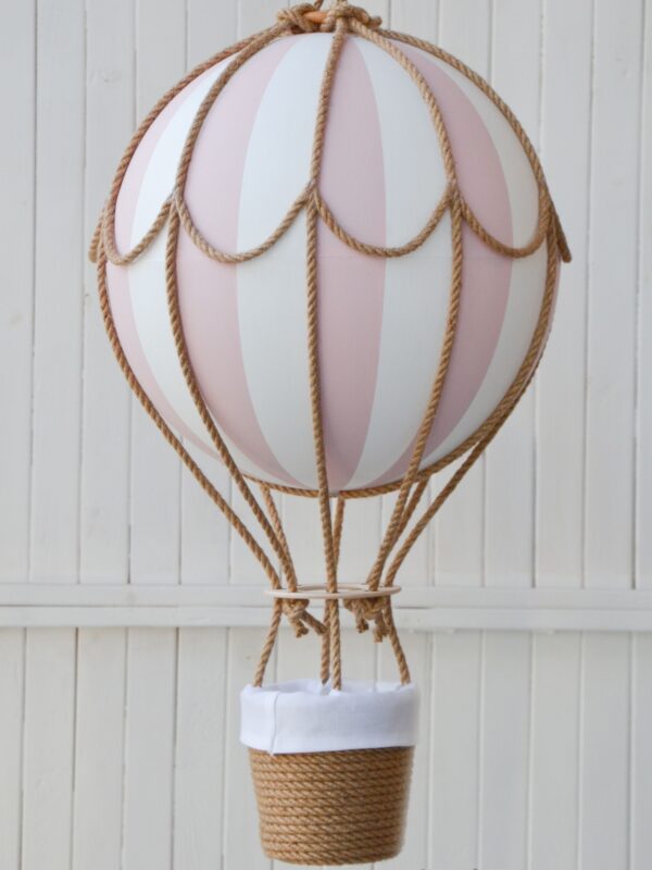 Hot-air-balloon-decor-blush