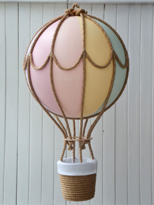 Hot-air-balloon-decor-pastel