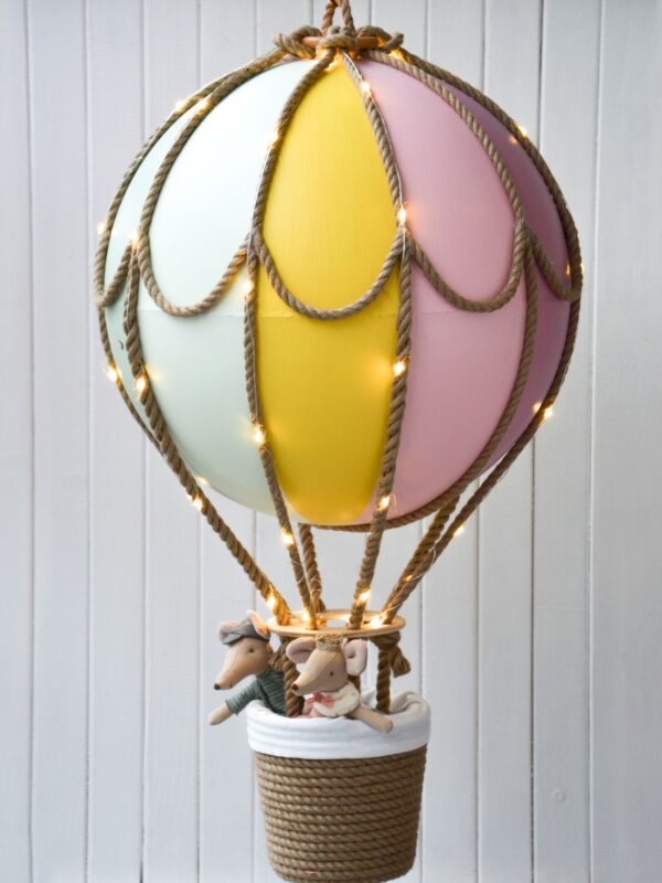 Hot-air-balloon-lamp-rainbow