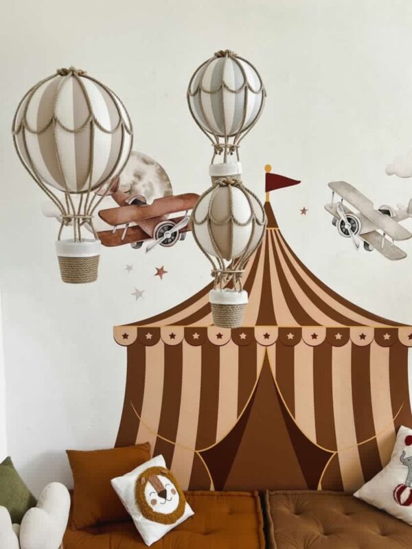 hot-air-balloons-nursery-decor-beige